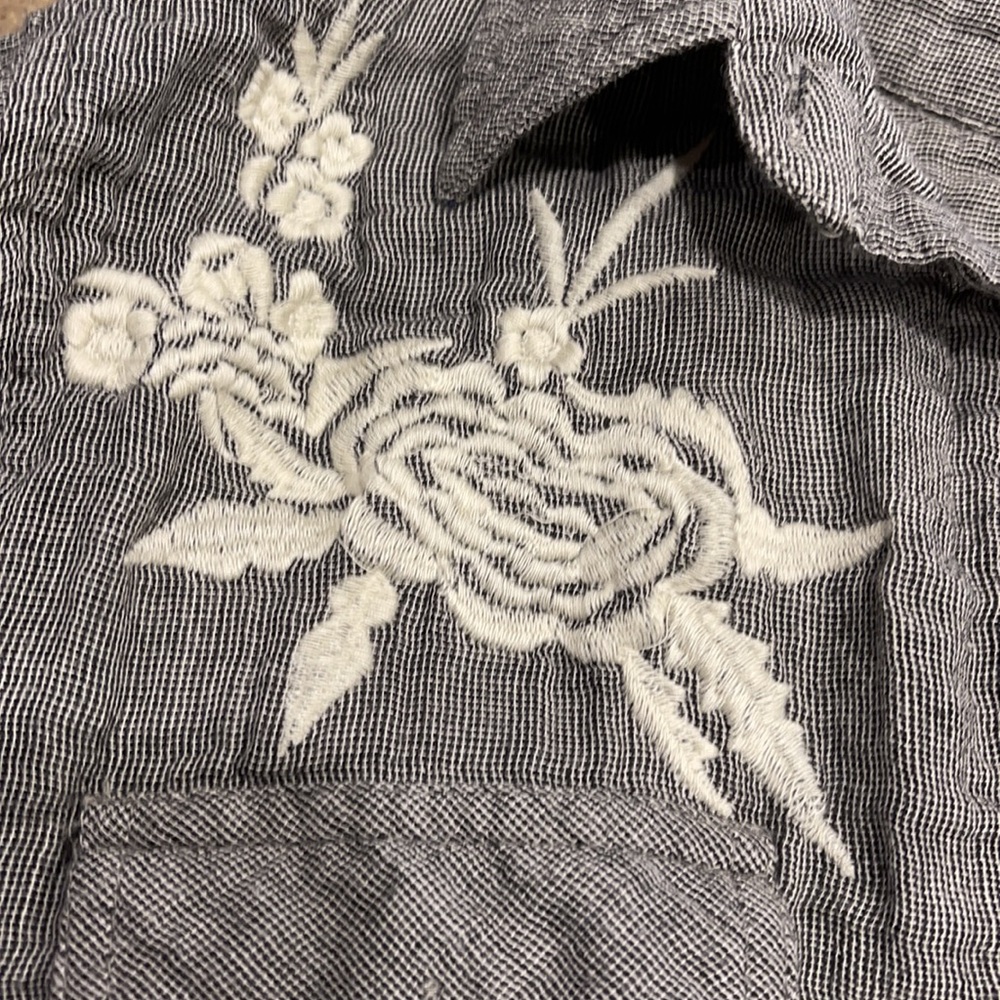 Button down top - Picture 4 of 4